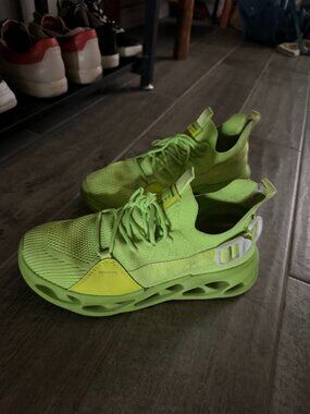 Sneakers, size 8